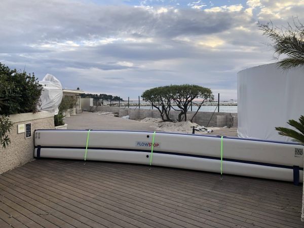 Grande Largeur Beach Hotel 3